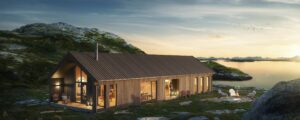 Moderne hytte i nordisk stil fra Jora Bygg, plassert i naturskjønt landskap ved vannet i Norge. Store vinduer, trepanel og bålplass i forgrunnen gir en lun atmosfære ved solnedgang.