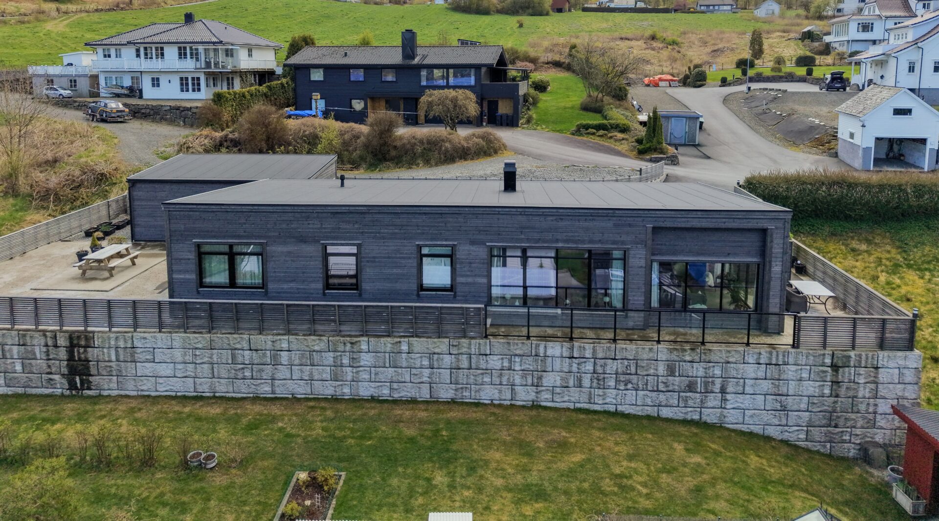 Bilde av moderne hus på ett plan bygget av Berge Hus i Ølen
