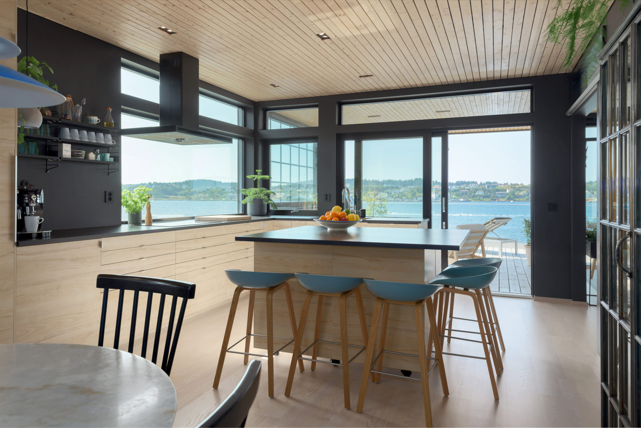 Bilde av funkishus bygget av Berge Hus i Haugesund Stue med utsikt over Karmsundet