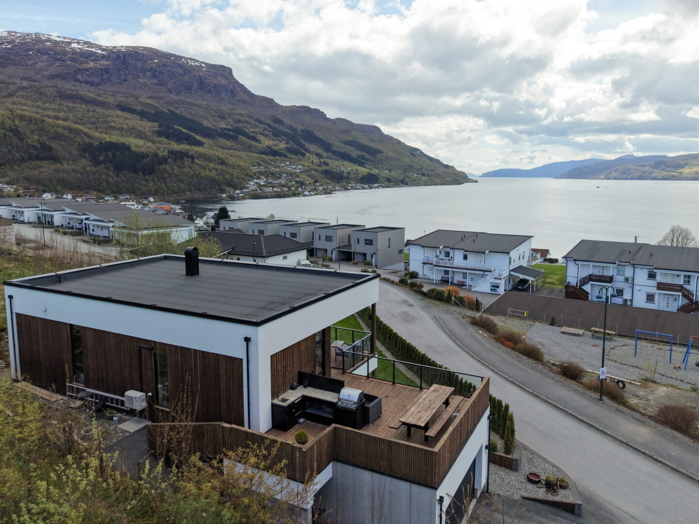 Bilde av funkishus bygget av Berge Hus i Sandeid