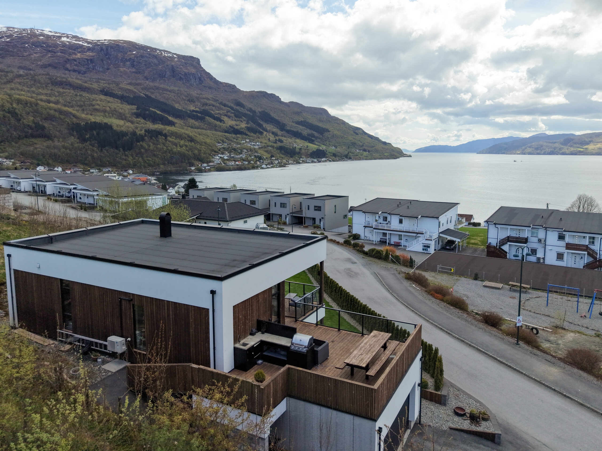 Bilde av funkishus bygget av Berge Hus i Sandeid