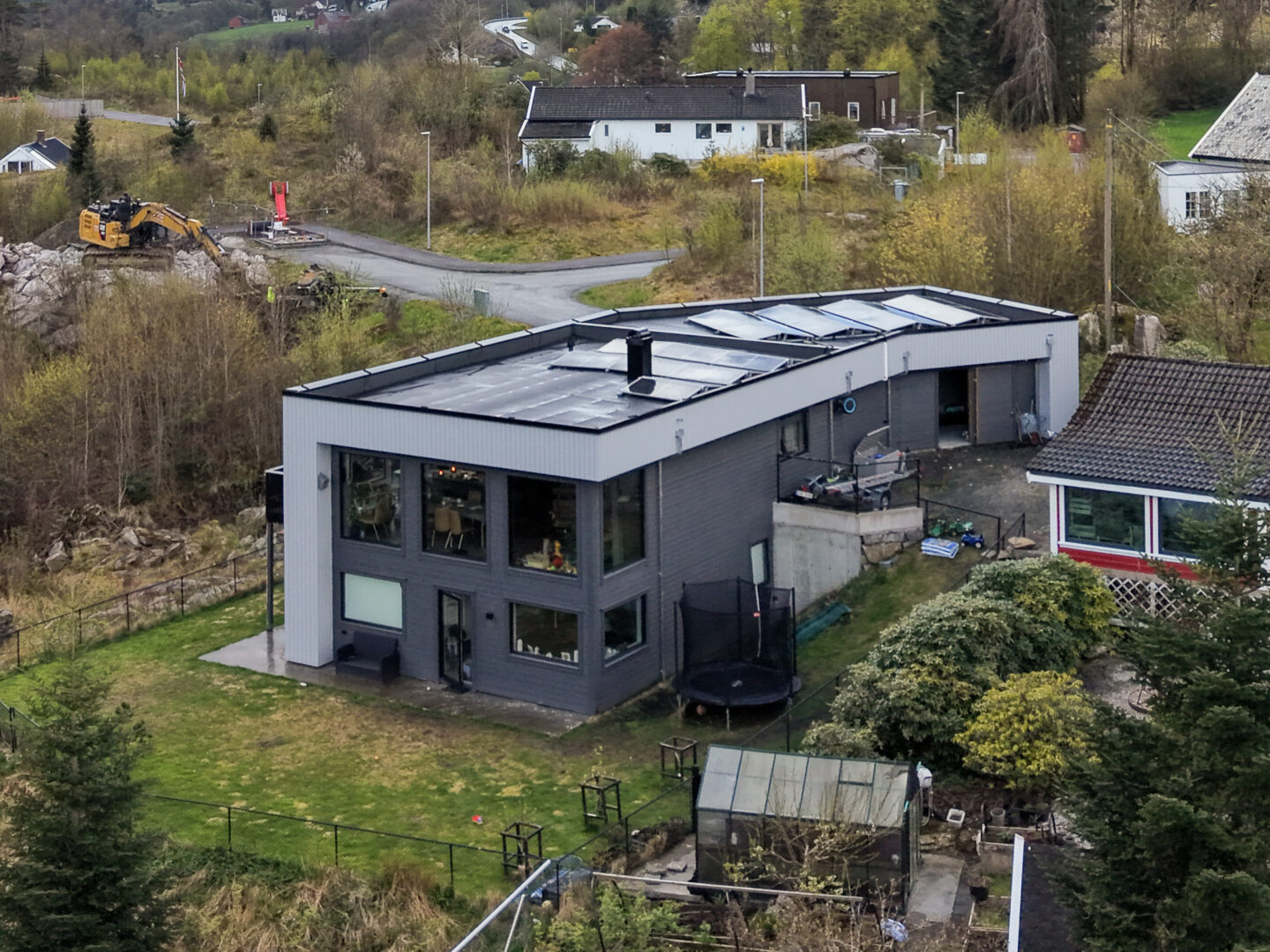 Bilde av fasade på moderne hus bygget av Berge Hus i Grinde