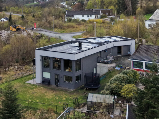 Bilde av fasade på moderne hus bygget av Berge Hus i Grinde