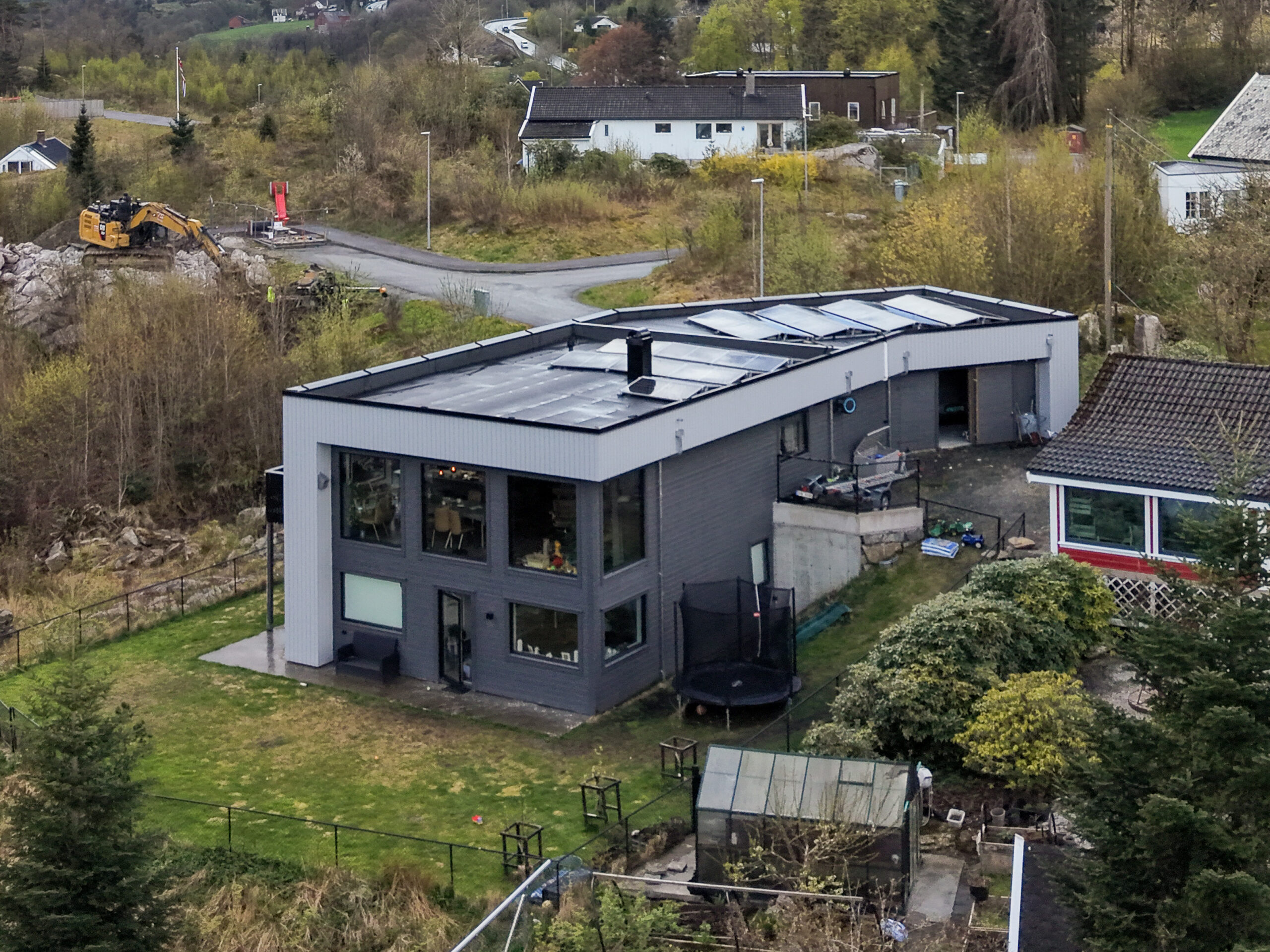 Bilde av fasade på moderne hus bygget av Berge Hus i Grinde