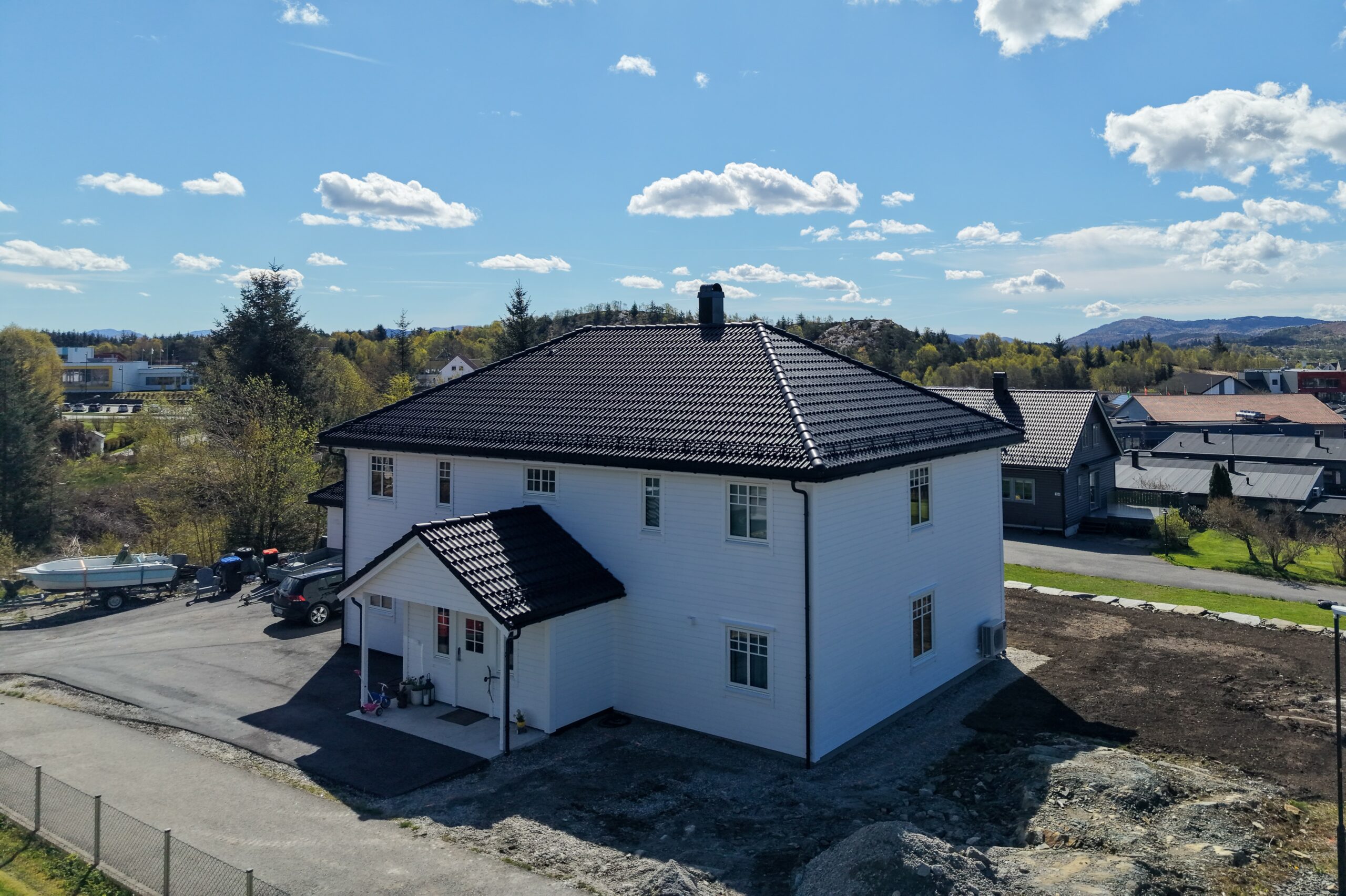 Bilde av fasade på klassisk og herskapelig hus bygget av Berge Hus i Sveio