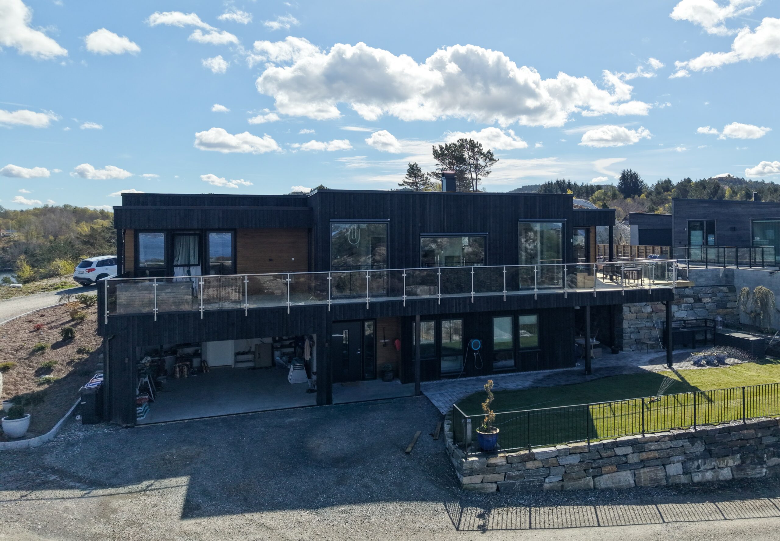 Bilde av fasade på funkishus bygget av Berge Hus i Sveio