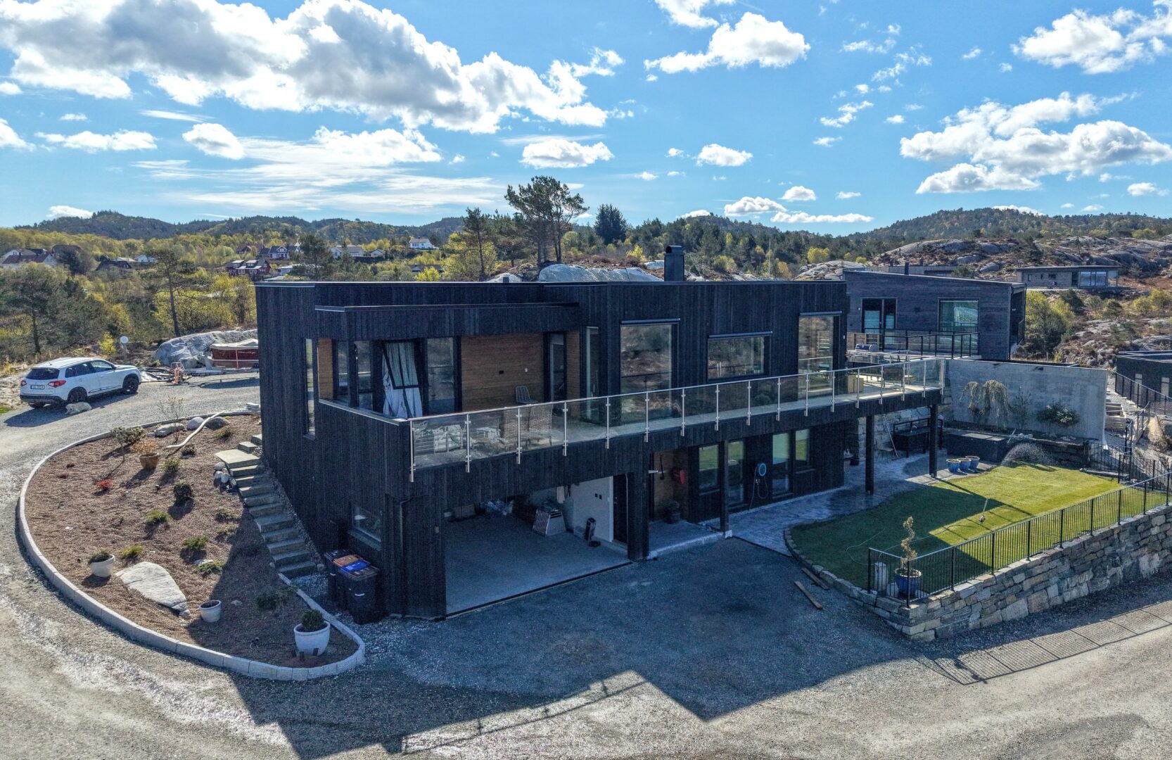 Bilde av fasade på funkishus bygget av Berge Hus i Sveio